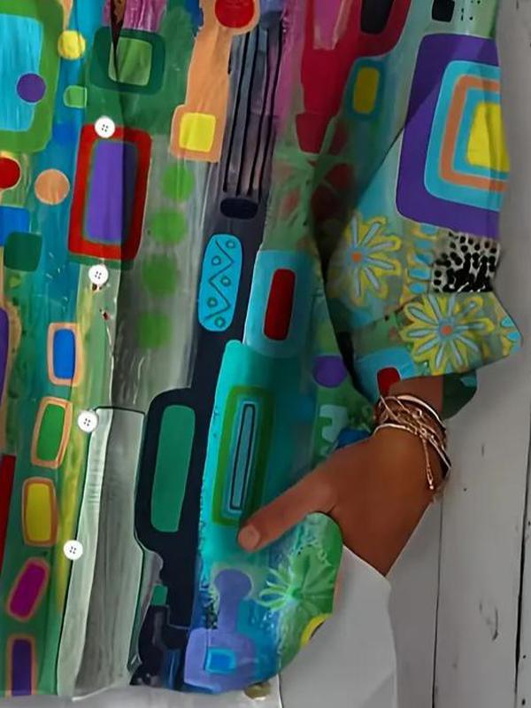 Nahaufnahme des unteren Teils vom Louisa Hemd mit Knöpfen, zeigt lebendige Farben und Taschen. Ideal für modische Damenblusen.