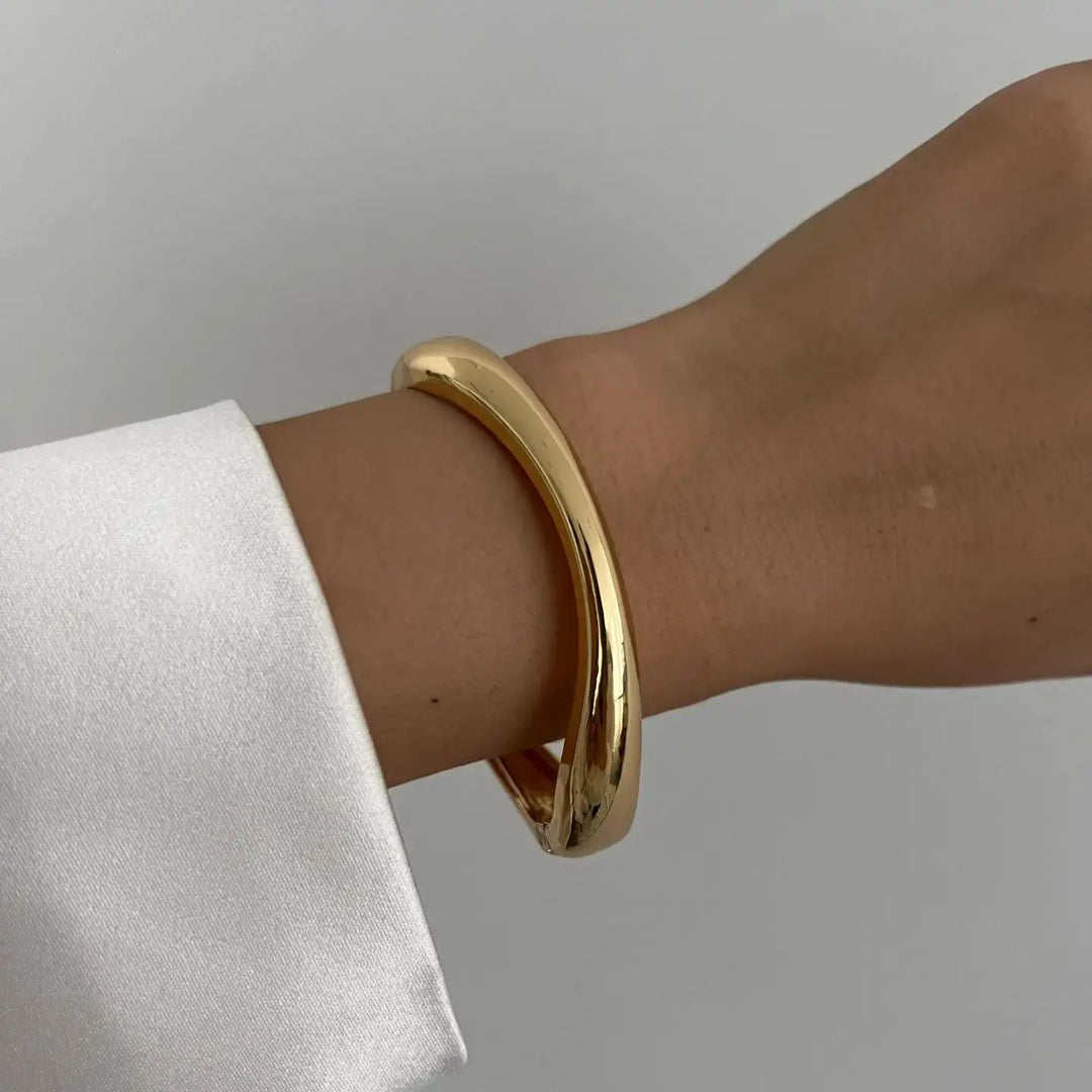 Ciara | Geometrisches Manschettenarmband aus Metall
